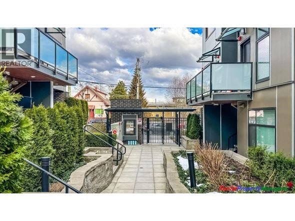 210 7001 ROYAL OAK AVENUE, Burnaby, BC, V5J0H2