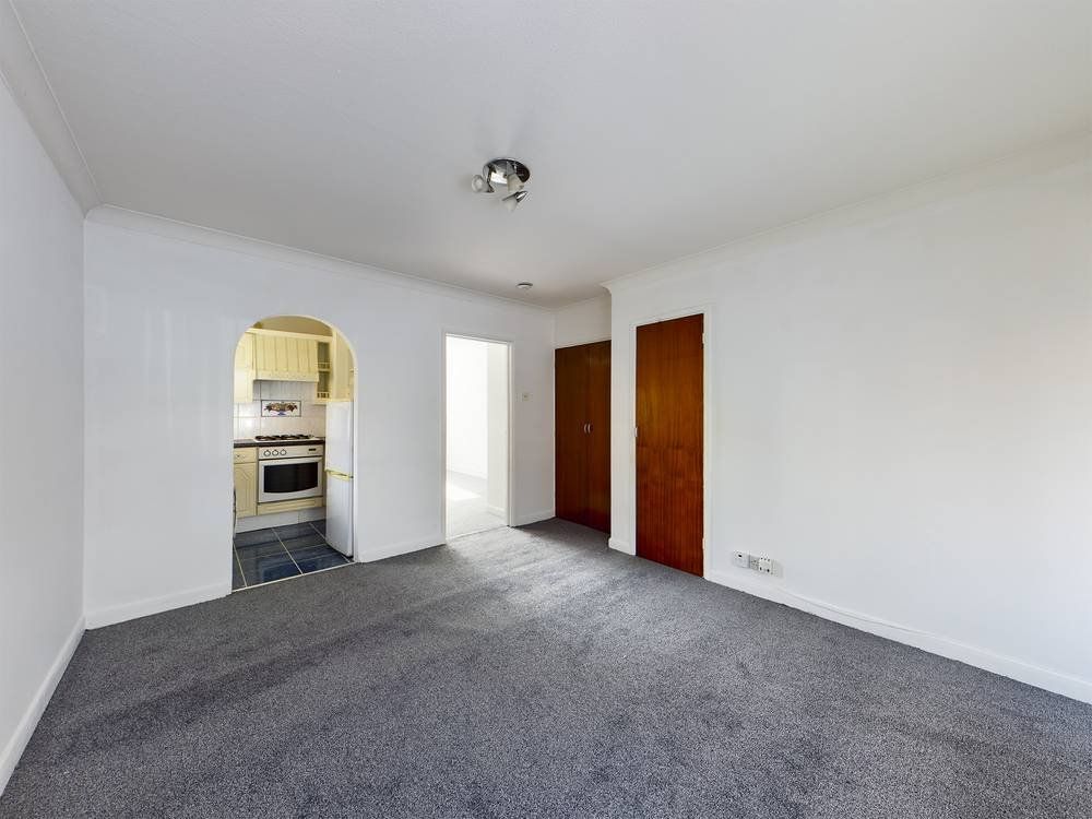 Additional image 4 of 1 bed flat to rentChantry Road, Chertsey, Surrey KT16