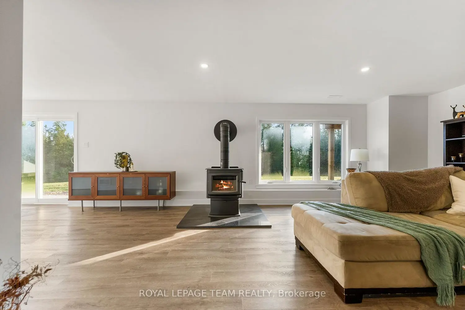 Additional image 13 of 44 Morning Flight Court