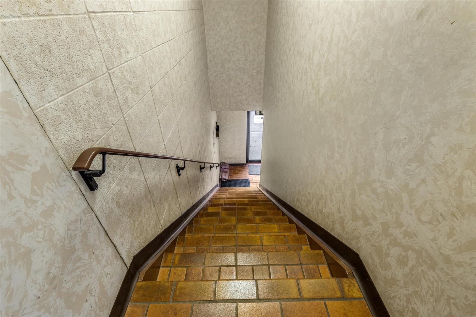 200 200, 10041 81 Avenue NW, Edmonton, AB, T6E1W7