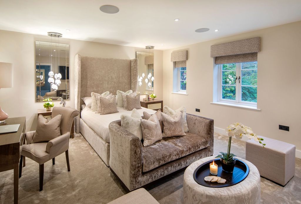 Additional image 20 of 6 bed detached house to rentStoke Wood, Stoke Poges SL2