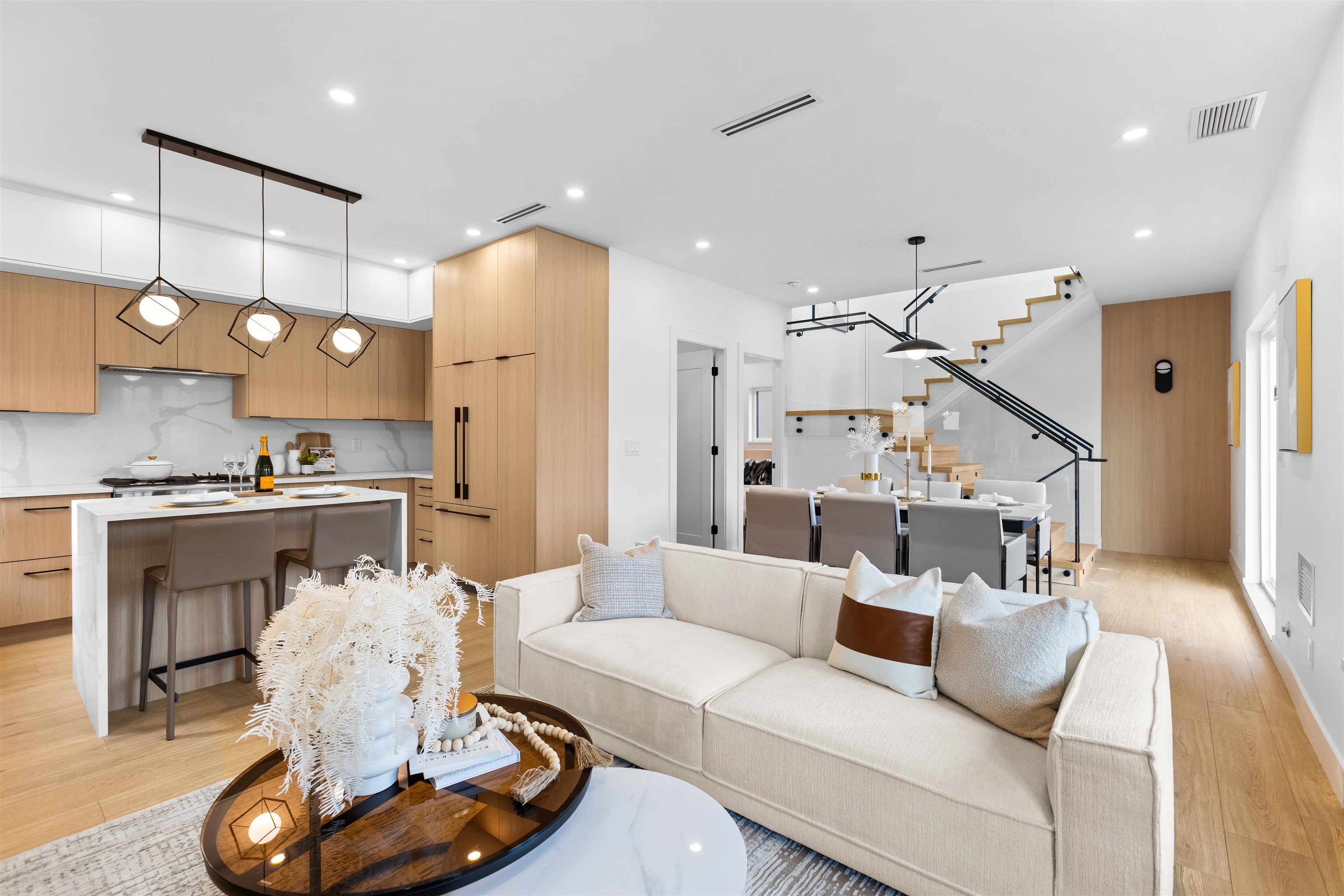 Additional image 2 of 1-7353 12th Avenue, Burnaby, BC, V3N 2J8