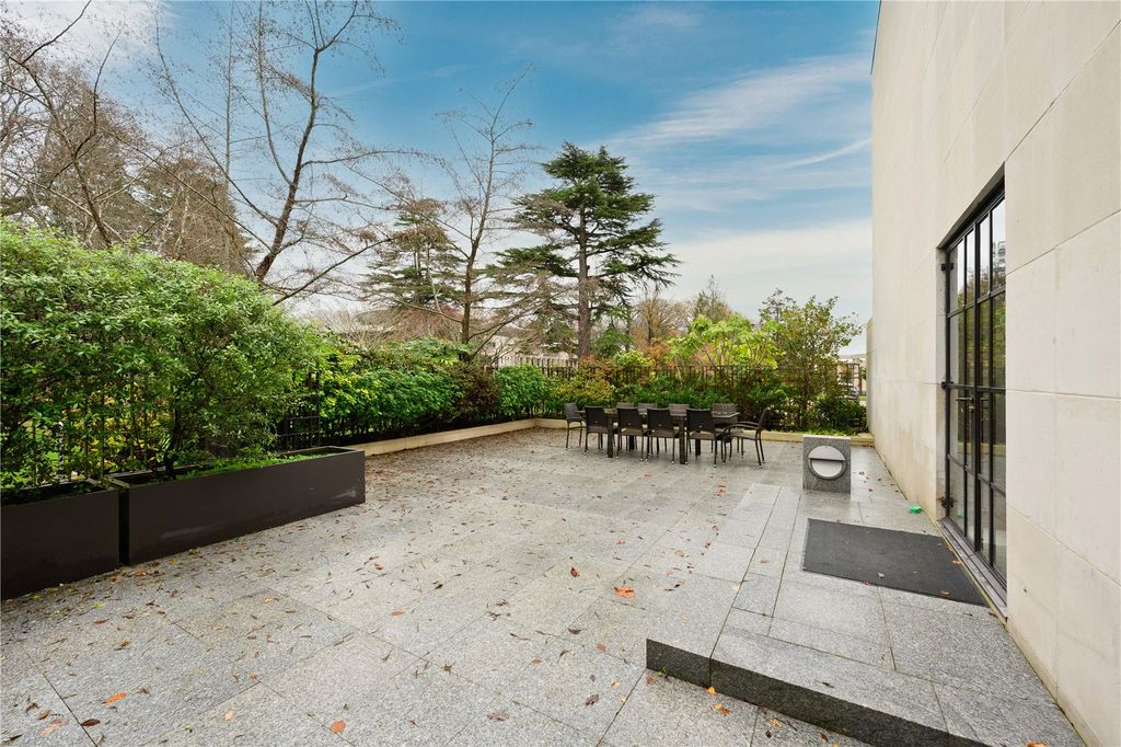 Additional image 12 of 2 bed flat to rentCharters Road, Ascot, Berkshire SL5