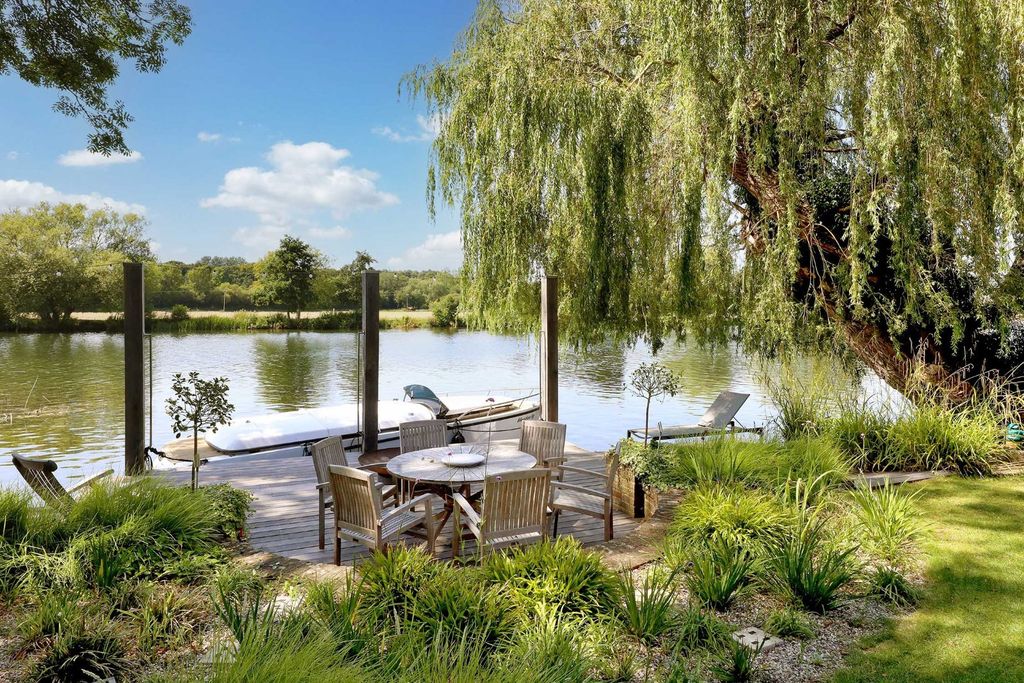 Additional image 2 of 7 bed country house to rentRiversdale, Bourne End, Buckinghamshire SL8