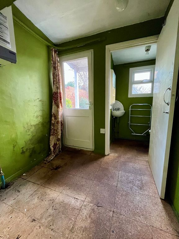 Additional image 5 of 2 bed semi-detached house to rentHavelock Road, Wokingham RG41