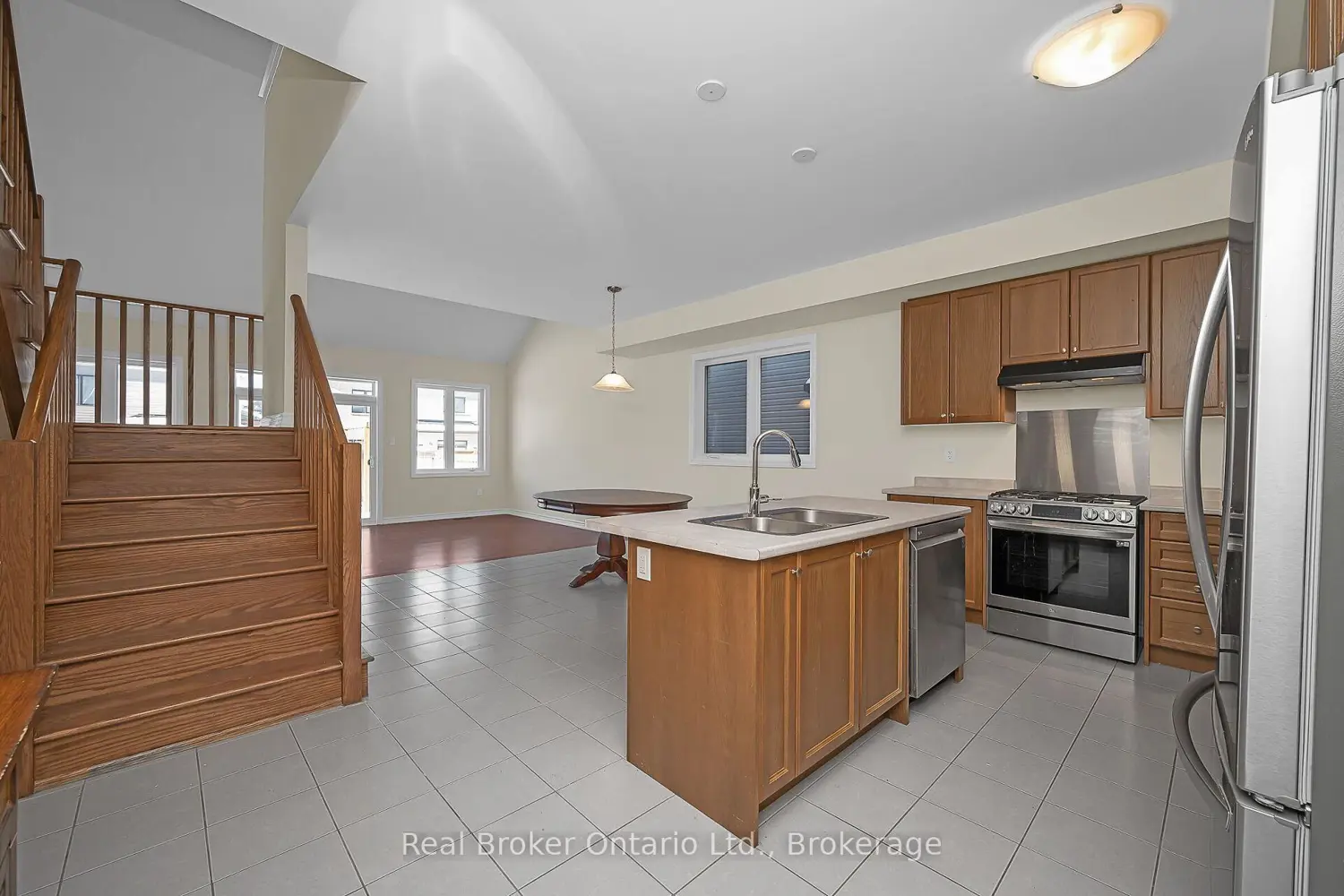 11 Frontier Drive photo 5