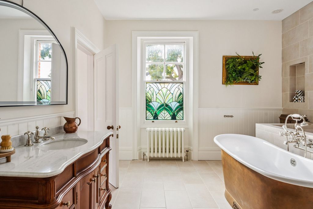 Additional image 40 of 6 bed detached house to rentBridge Road, East Molesey KT8