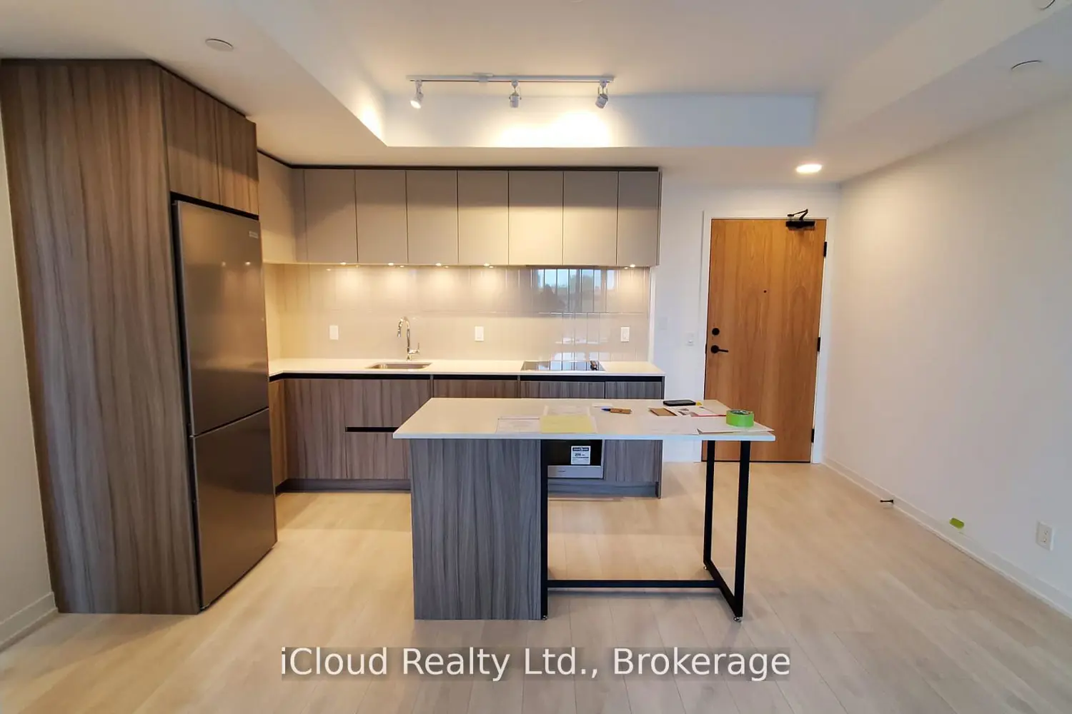 7950 Bathurst Street 210 photo 2
