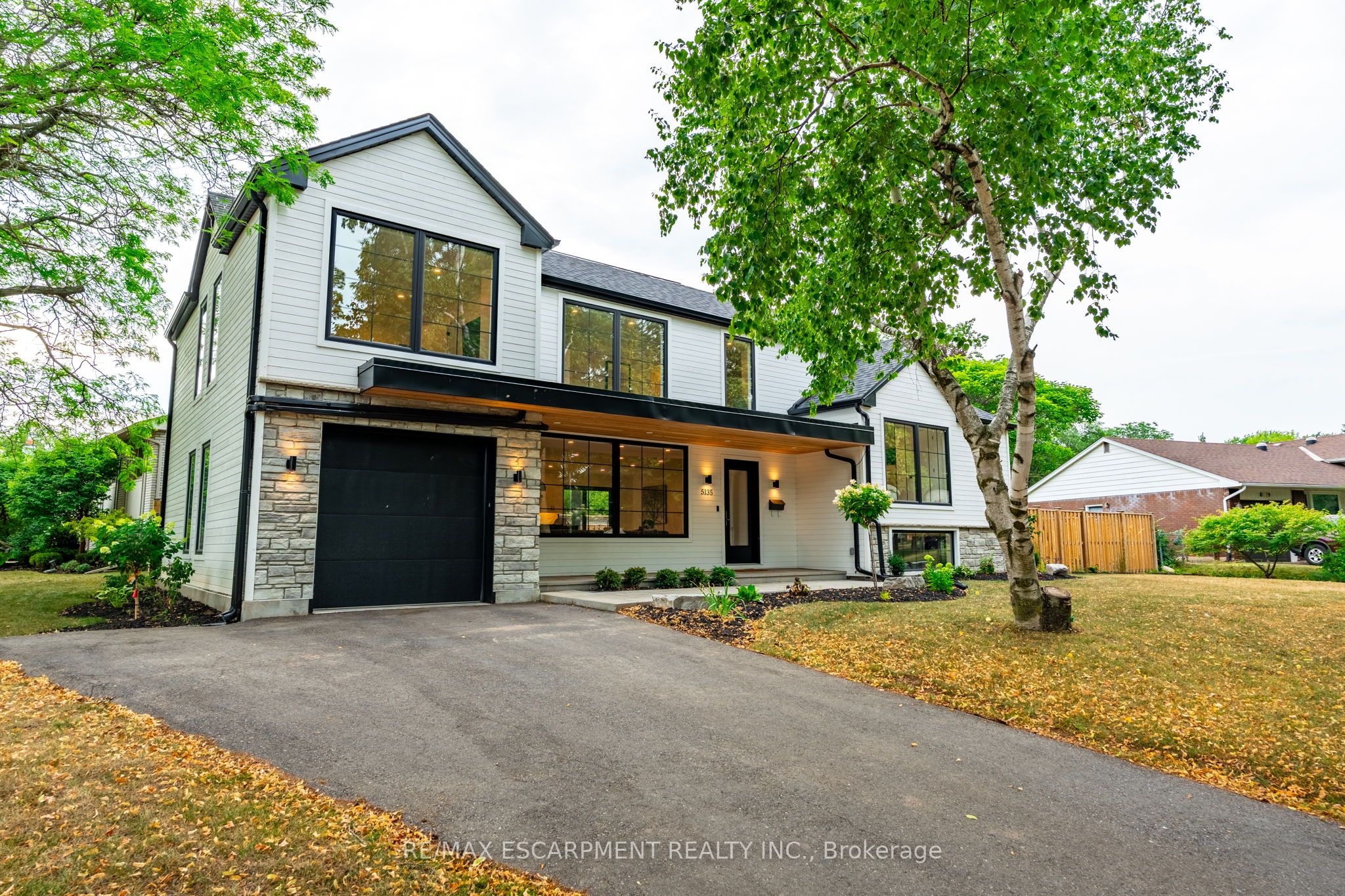 5135 Mulberry Drive, Burlington, ON, L7L 3P5