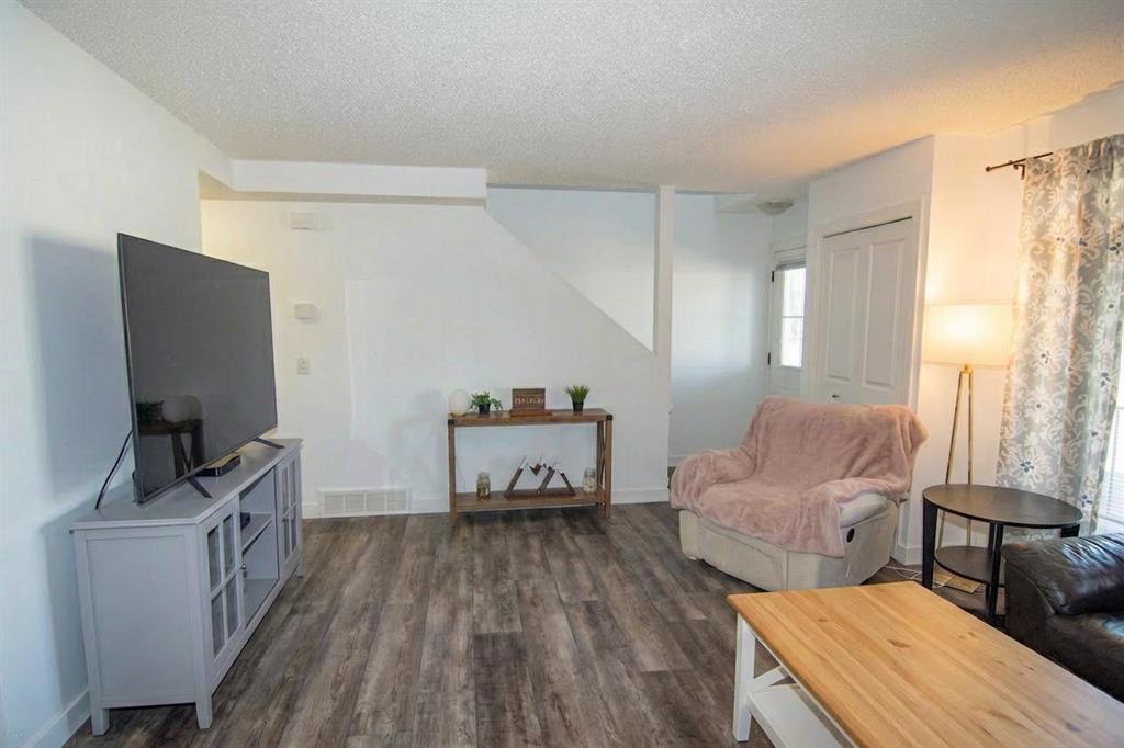 Additional image 3 of 132 Copperpond Boulevard SE, Calgary, AB, T2Z 1C3