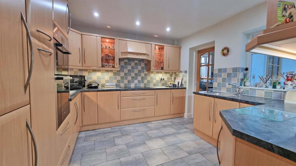 Additional image 5 of Douglas Road, Hollywood