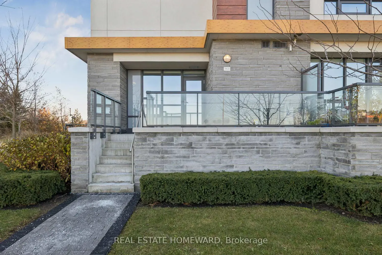 Additional image 16 of 1245 Bayly Street 21