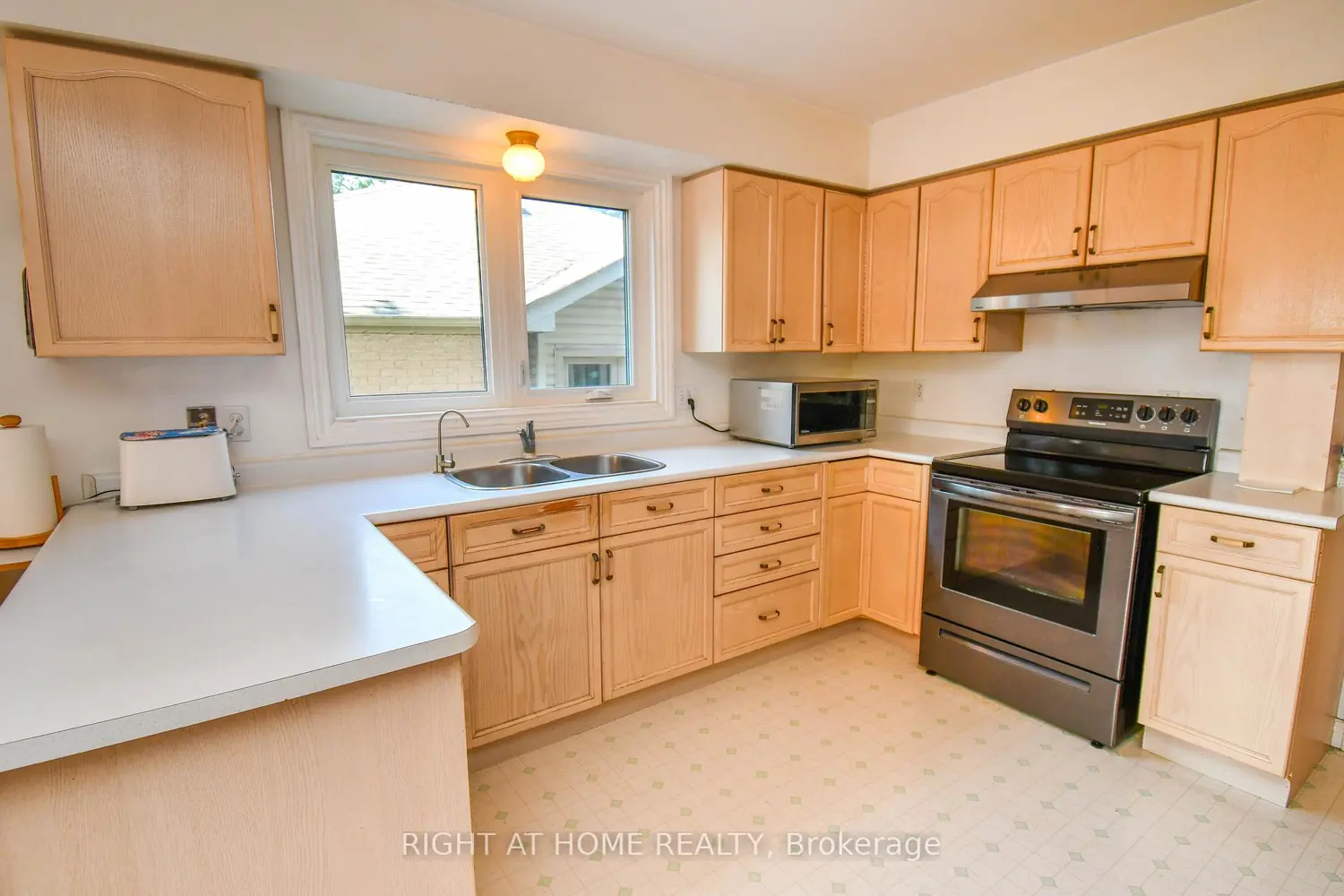 Additional image 10 of 11 Thackeray Crescent