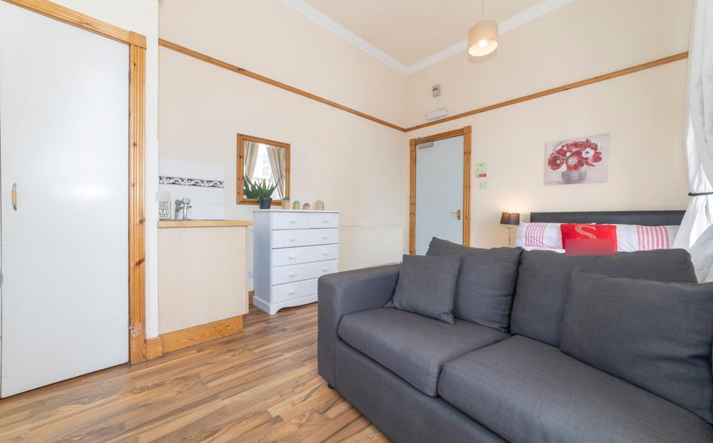 Additional image 2 of 8 bed flat to rentSauchiehall Street, Glasgow G3