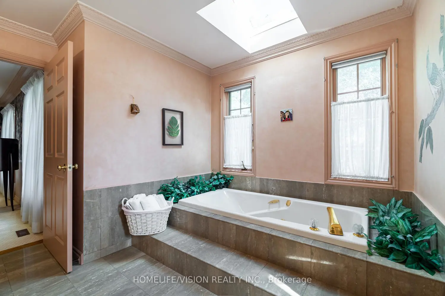 Additional image 14 of 15 Daffodil Avenue