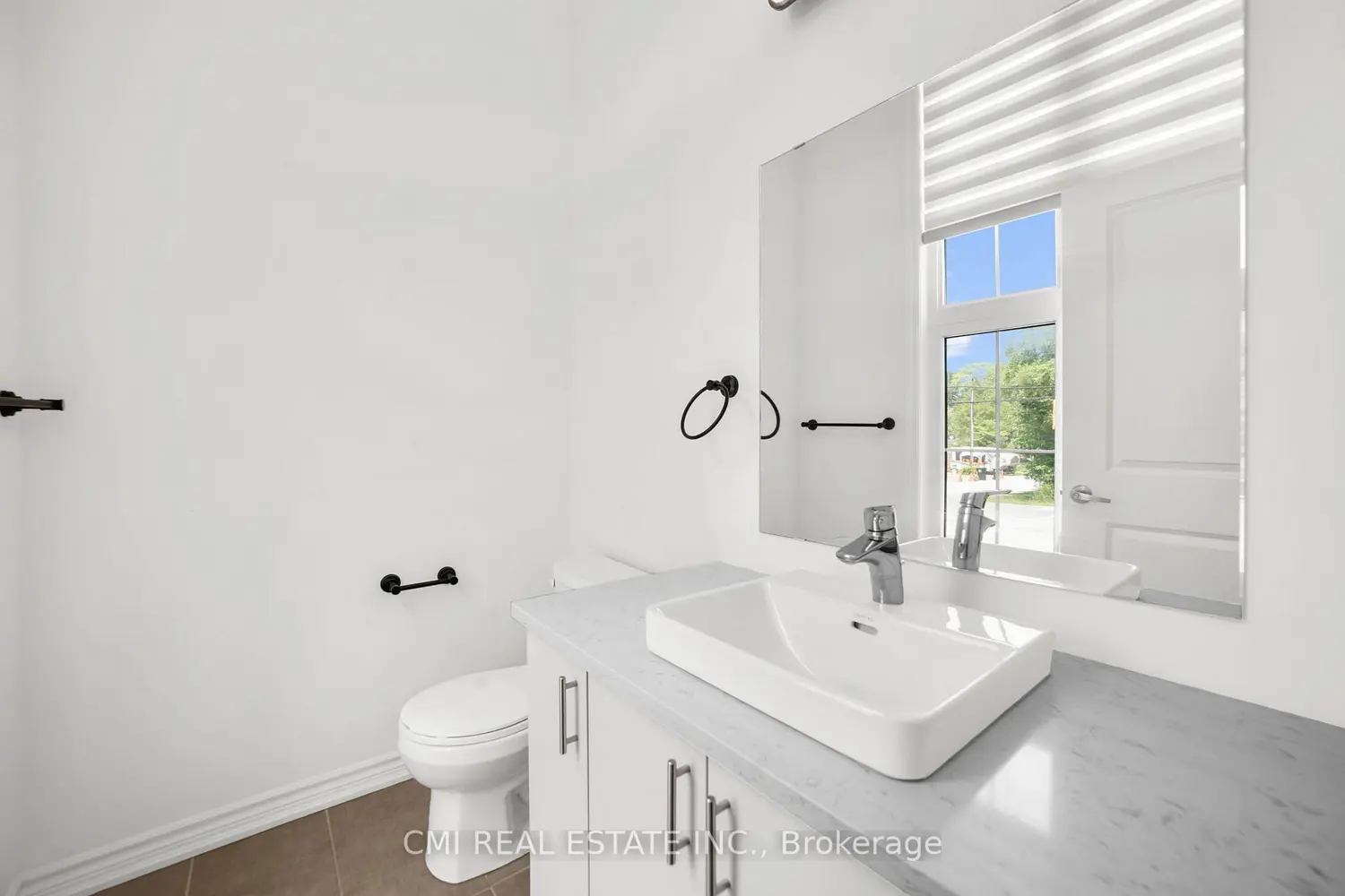 Additional image 5 of 3205 Mosley Street