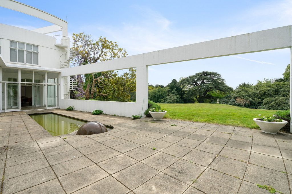 Additional image 19 of 6 bed country house to rentSt. Anns Hill Road, Chertsey KT16