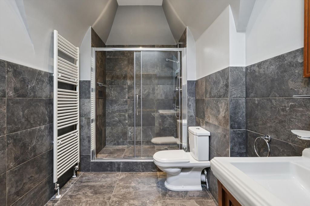 Additional image 17 of 3 bed flat to rentThe Mansion, Cobham Park, Cobham, Surrey KT11