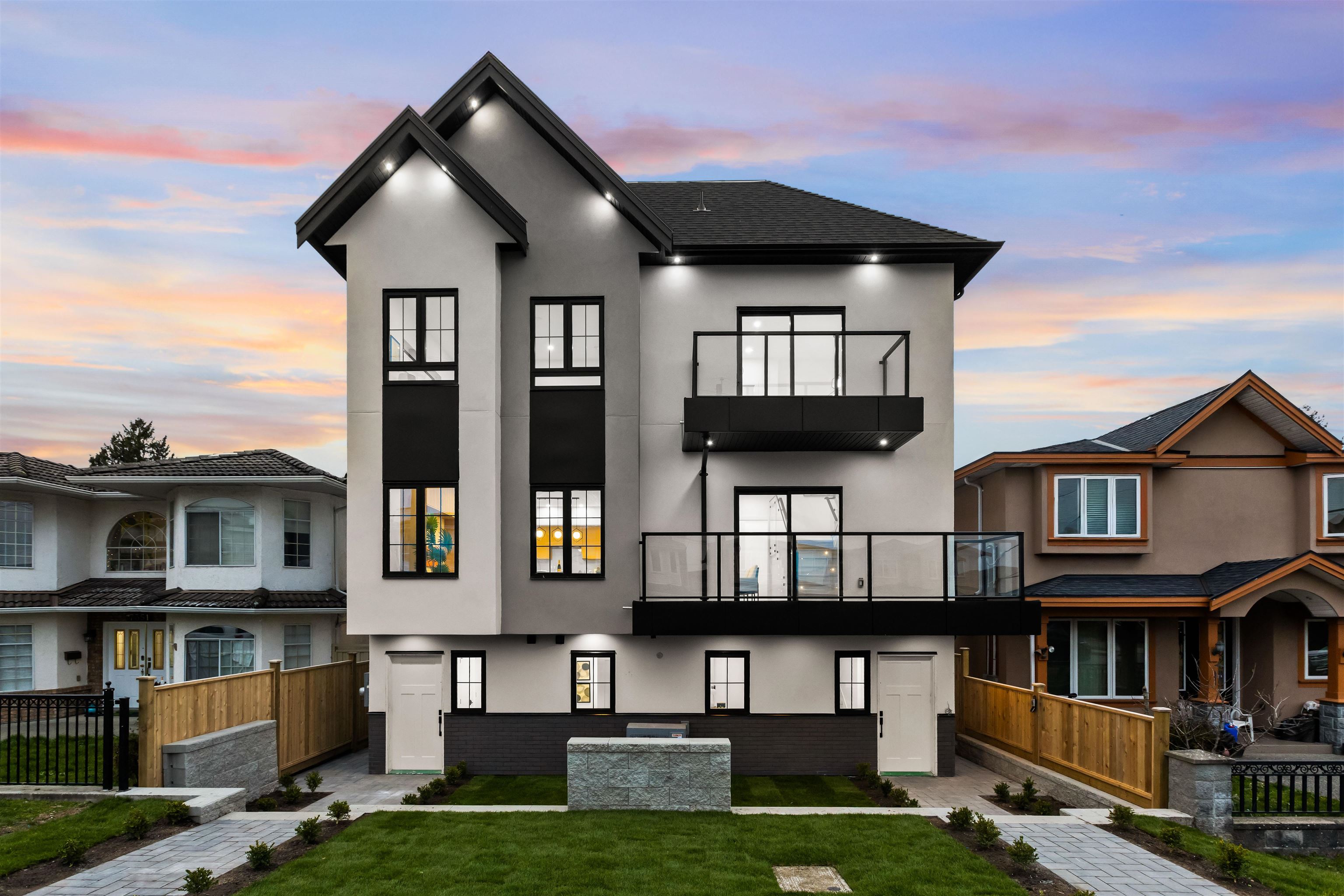 2-7353 12th Avenue, Burnaby, BC, V3N 2J8