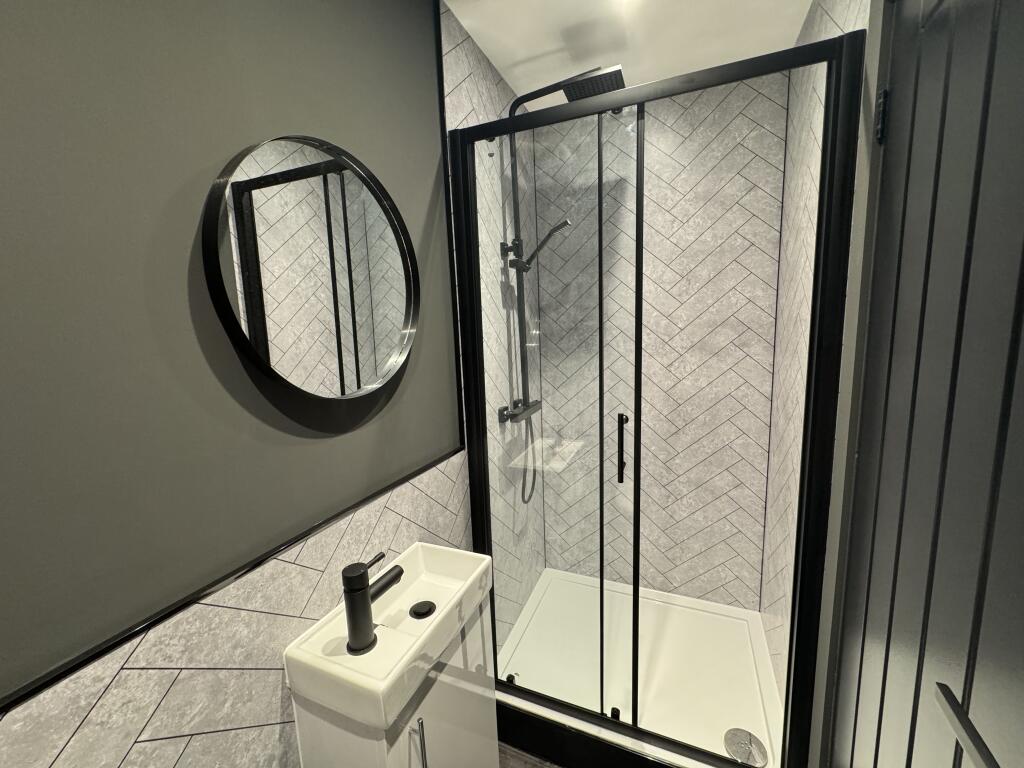 Additional image 4 of Raddlebarn Court - Ensuite Room, Selly Oak, West Midlands, B29