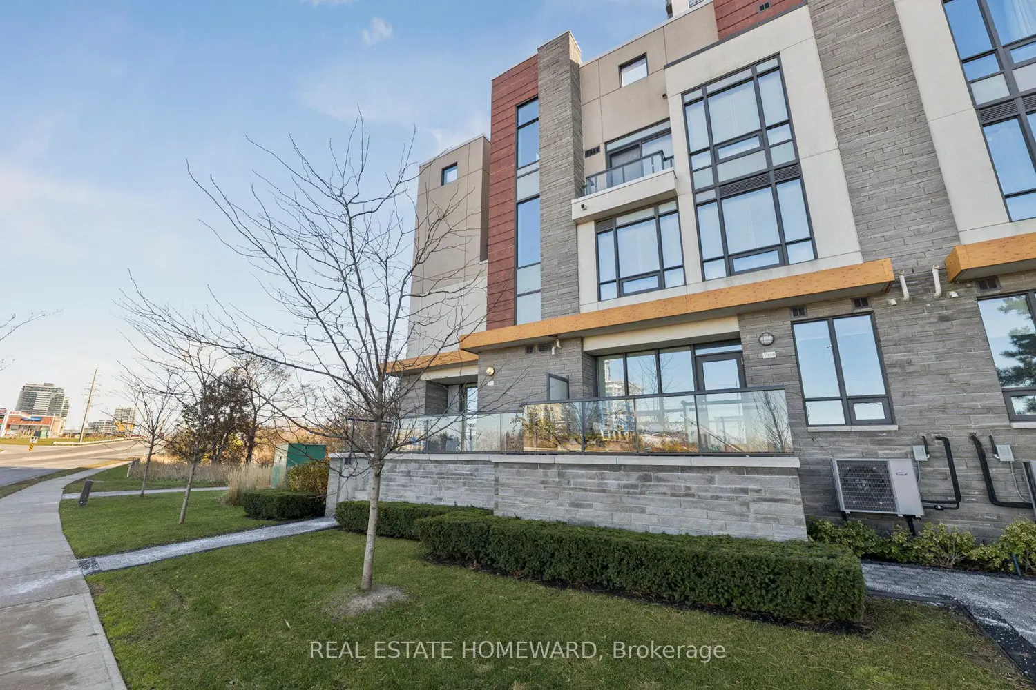 Additional image 17 of 1245 Bayly Street 21