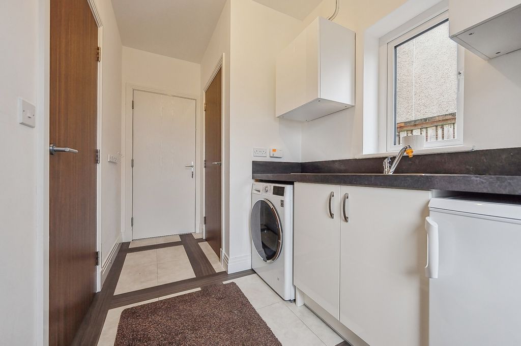 Additional image 14 of 5 bed detached house to rentDalgleish Drive, Bearsden, Glasgow G61
