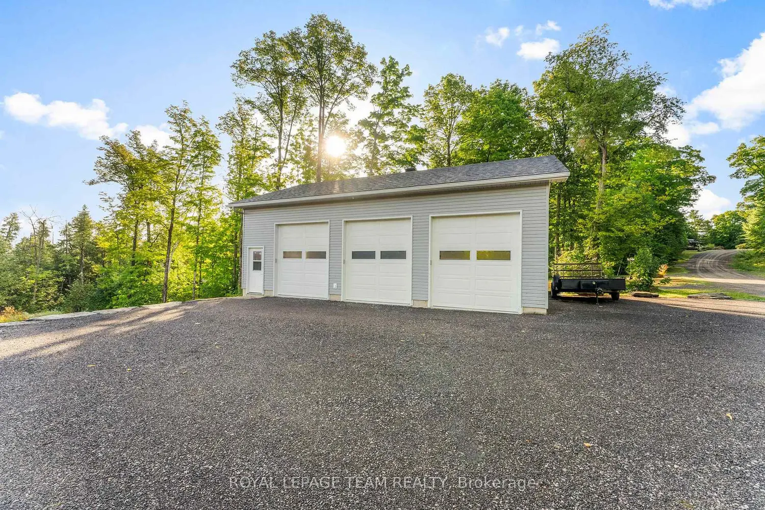 Additional image 18 of 44 Morning Flight Court