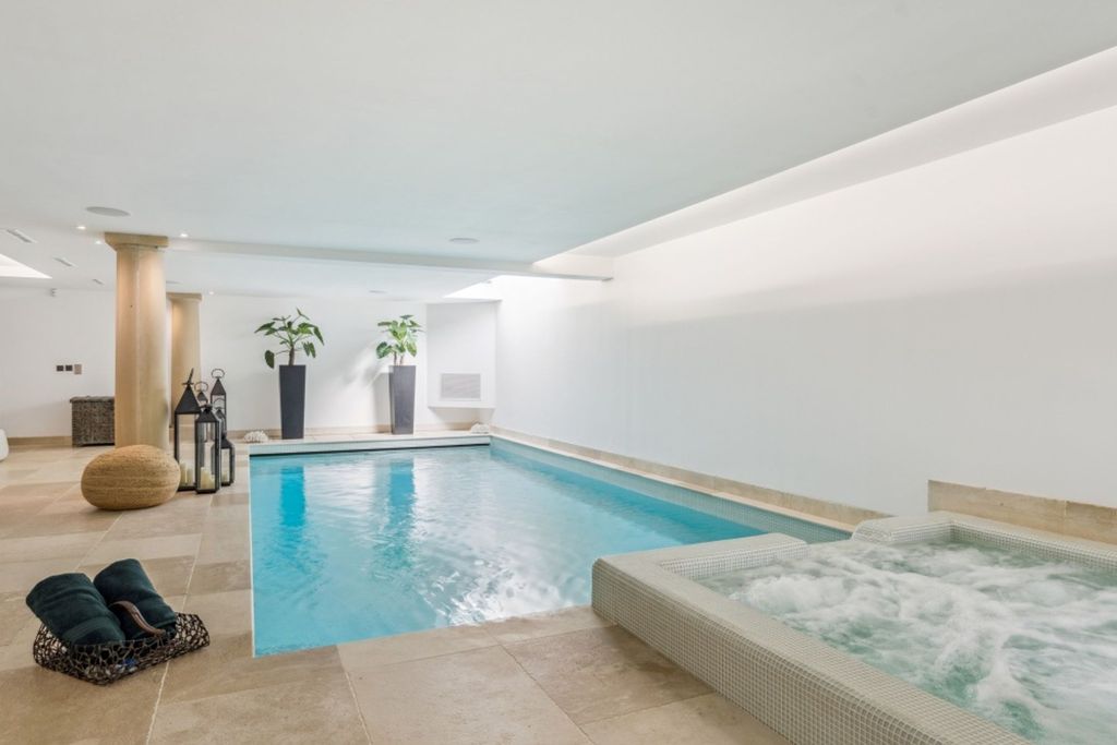 Additional image 11 of 6 bed detached house to rentStoke Wood, Stoke Poges SL2