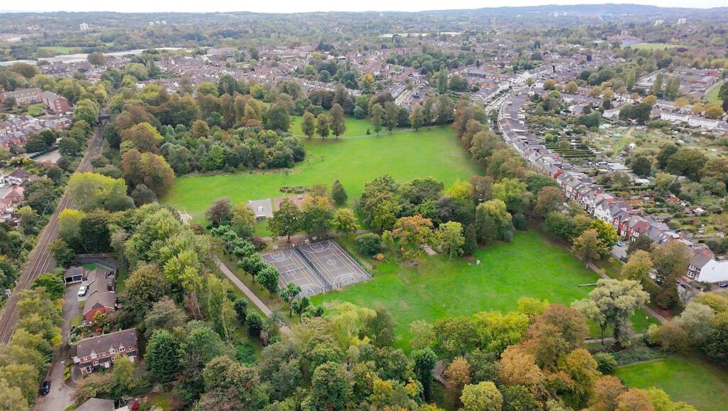 Additional image 10 of *NEW CARPETS THROUGHOUT* York Close, Bournville, Birmingham