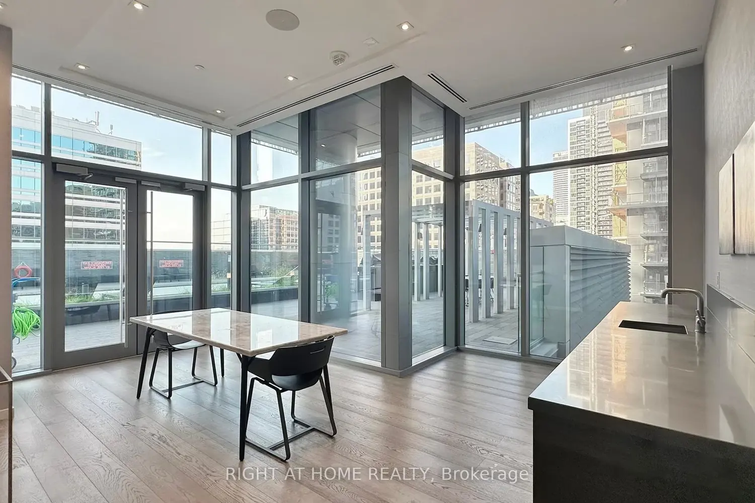 Additional image 18 of 50 Charles Street 3906