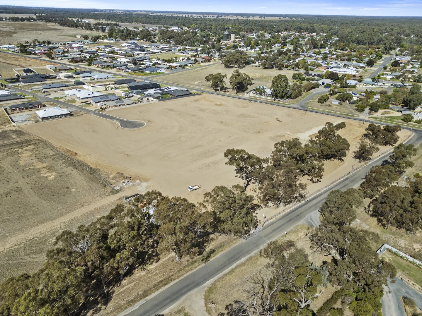 Additional image 8 of 4 - 8 Bruton Street, Tocumwal NSW 2714