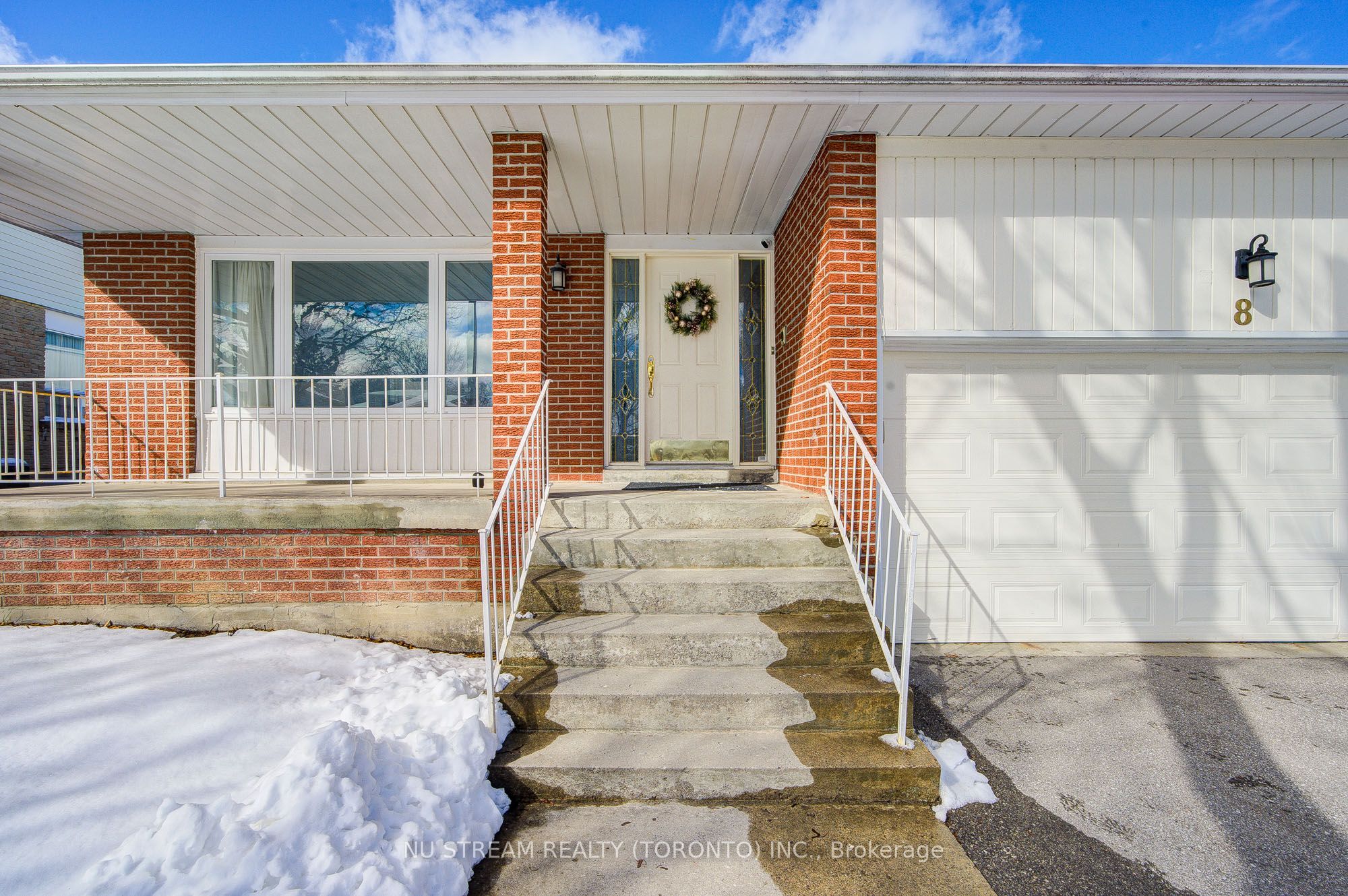 8 Hemingway Crescent, Markham, ON, L3R 2A4