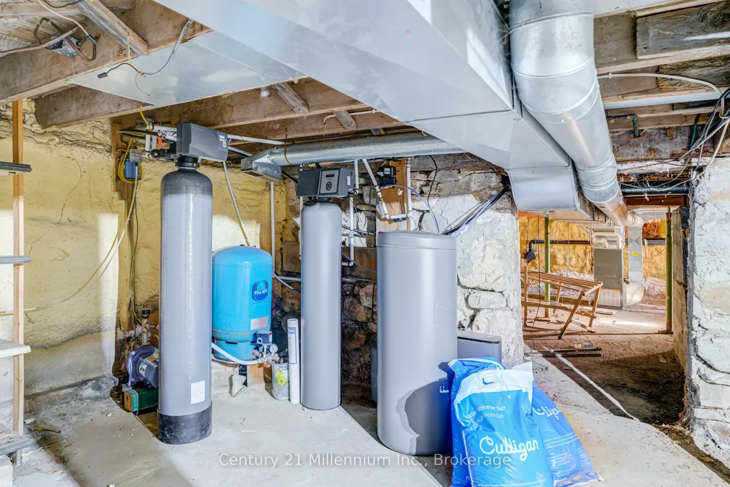 Additional image 18 of 303240 33 Side Road