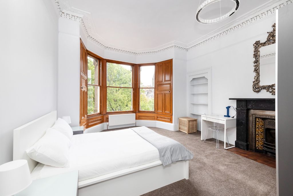 6 bed flat to rentGillespie Crescent, Edinburgh EH10 photo 2