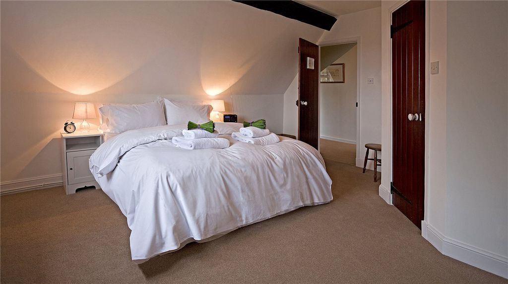 Additional image 9 of 4 bed detached house to rentSouthend, Henley-On-Thames, Oxfordshire RG9