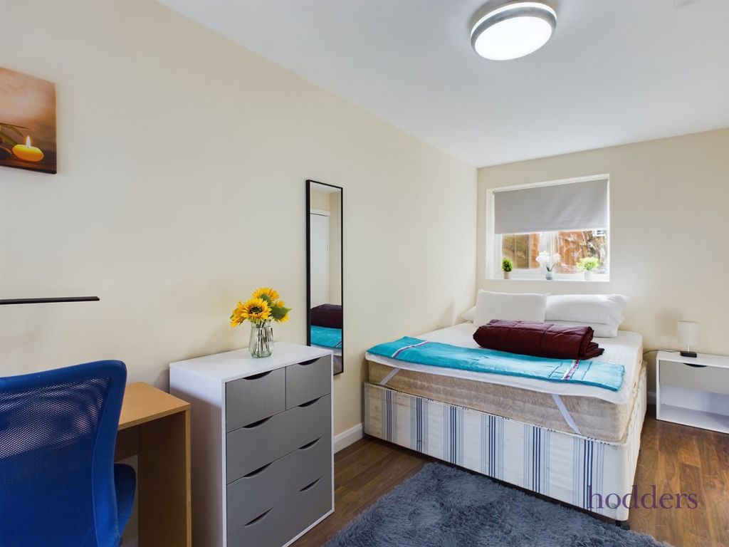 Additional image 5 of 3 bed semi-detached house to rentRavenfield, Englefield Green, Surrey TW20