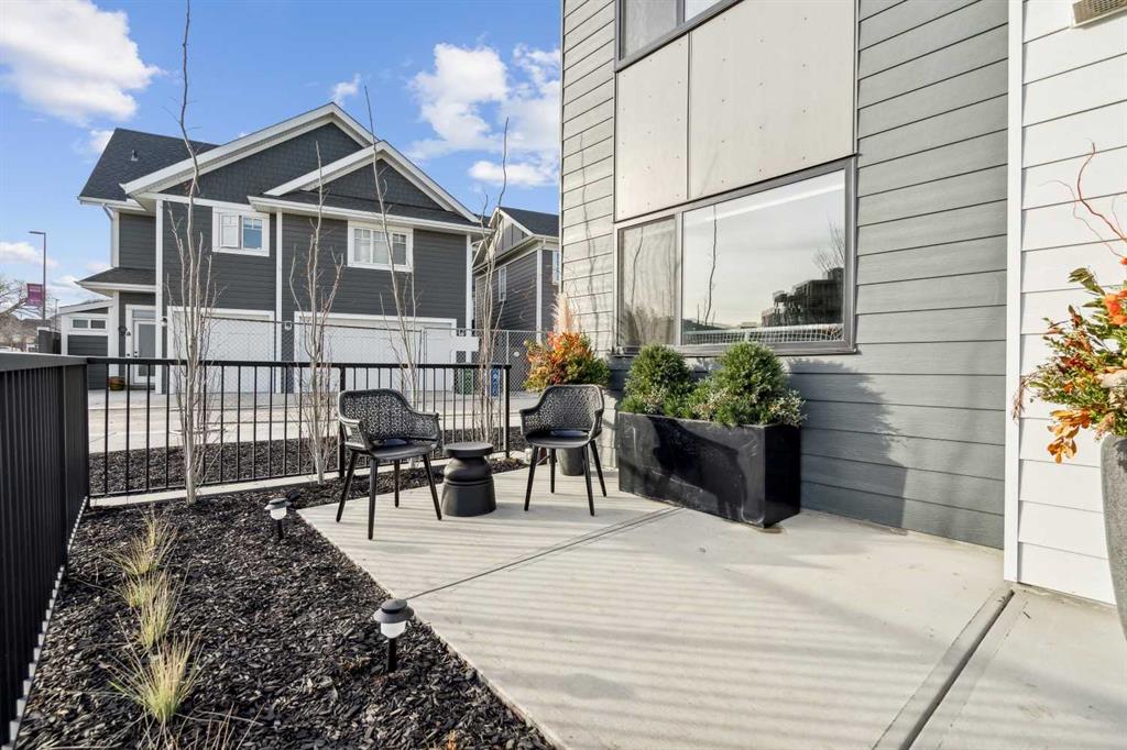 Additional image 3 of 3965 Quesnay Wood Drive SW, Calgary, AB, T3E 8H6