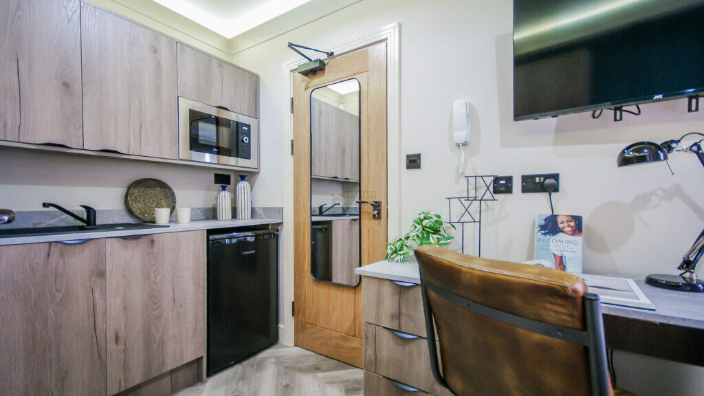 Additional image 8 of 258 Tiverton Road Flat 2