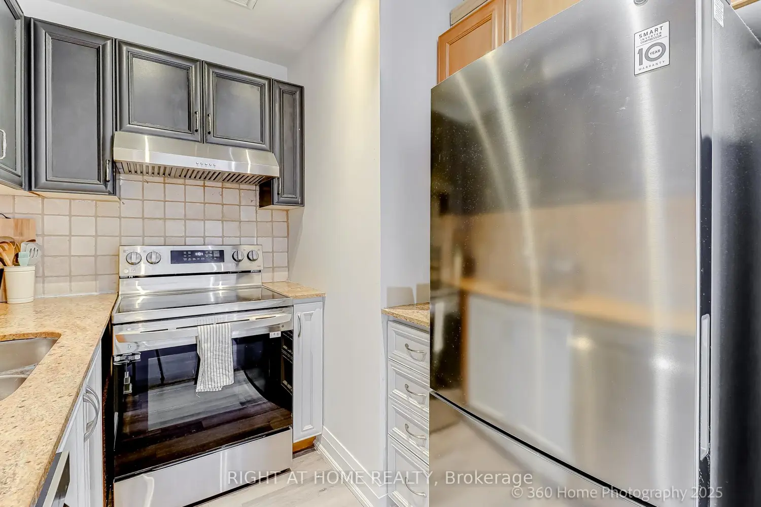 Additional image 10 of 2737 Keele Street 203