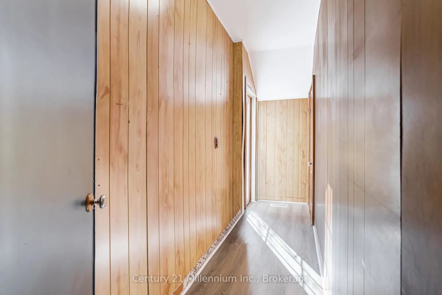 Additional image 17 of 303240 33 Side Road