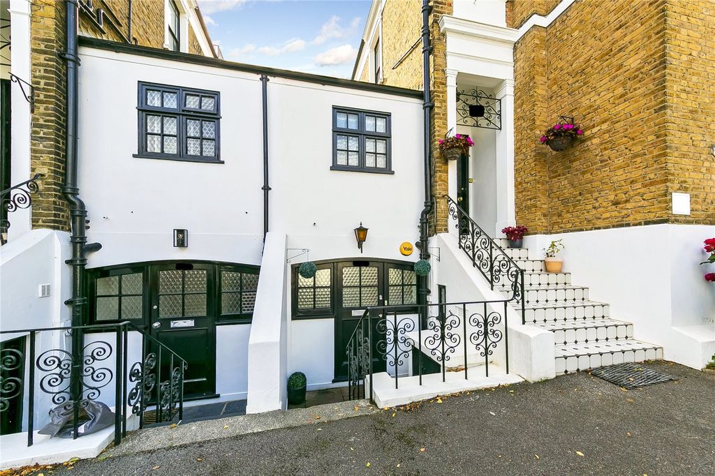Additional image 2 of 4 bed flat to rentMarlborough Road, Richmond TW10