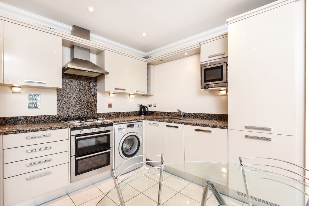 Additional image 6 of 3 bed town house to rentMontacute Mews, Tunbridge Wells TN2