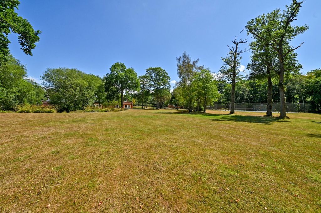 Additional image 43 of 7 bed villa to rentHeathfield Road, Burnham, Slough SL1