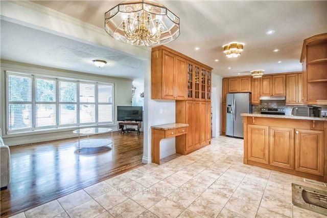 4 Orlon Crescent, Richmond Hill, ON, L4C 6S5 photo 3