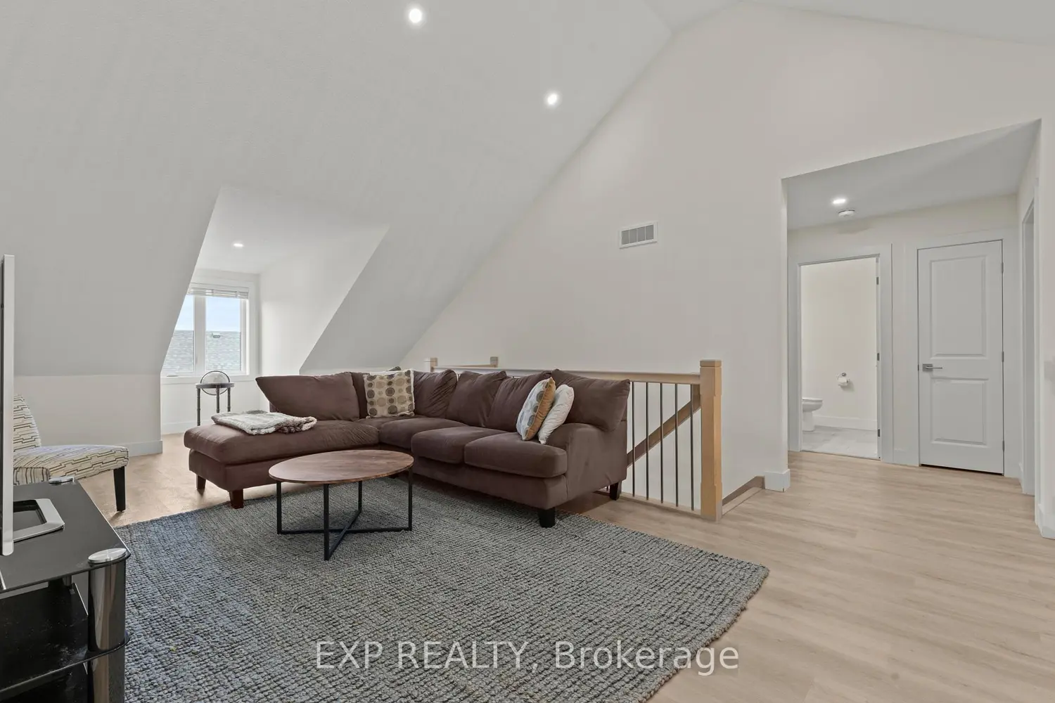 Additional image 12 of 744 Nelson Street 31