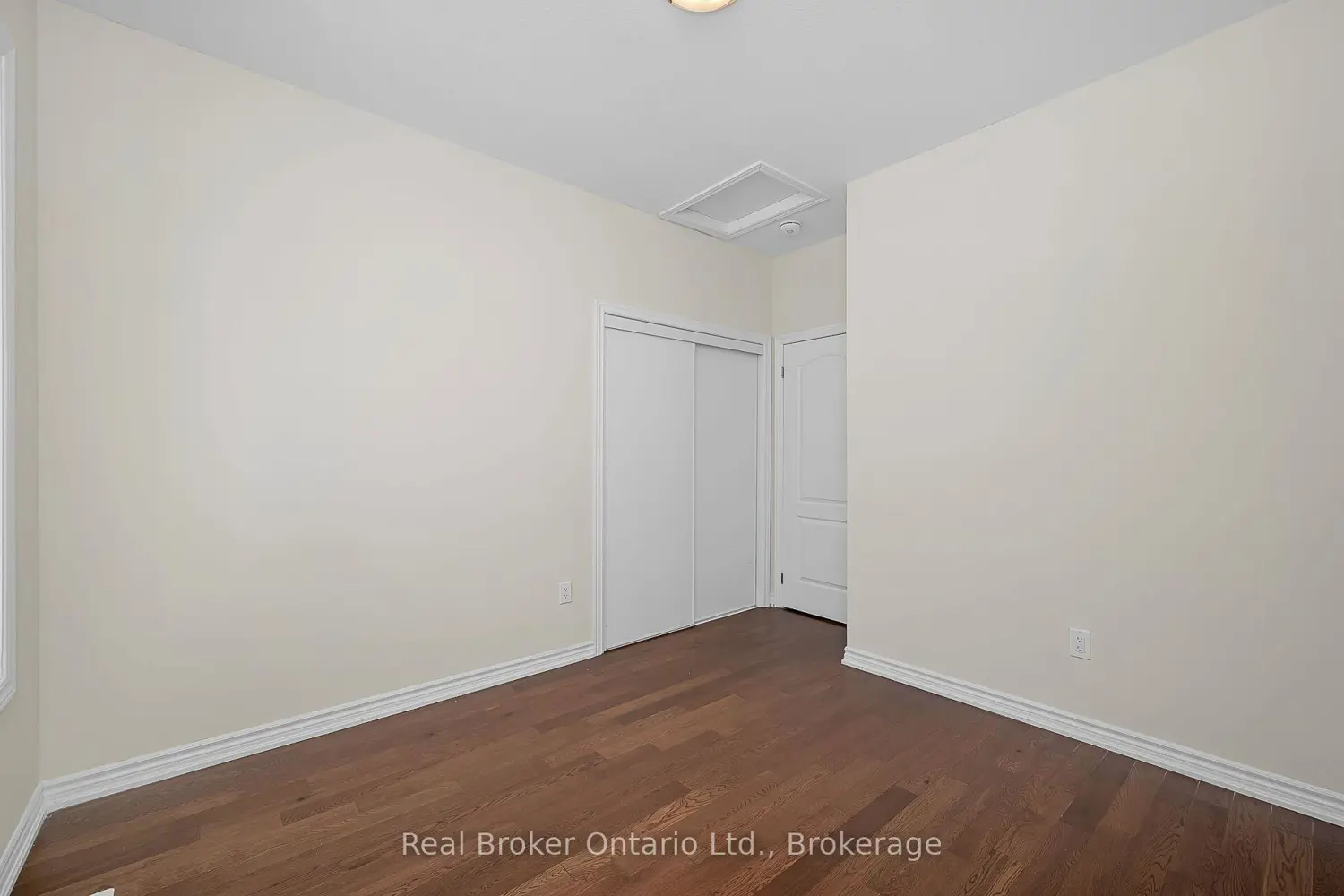 11 Frontier Drive photo 4
