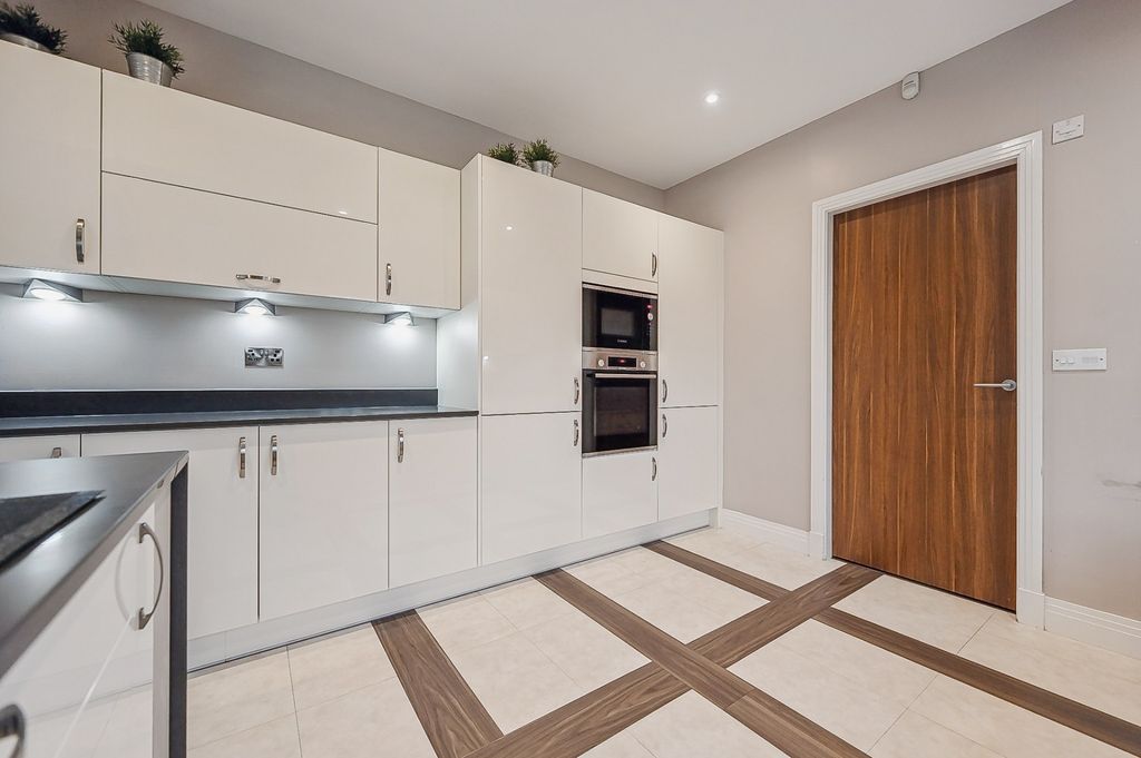 Additional image 7 of 5 bed detached house to rentDalgleish Drive, Bearsden, Glasgow G61