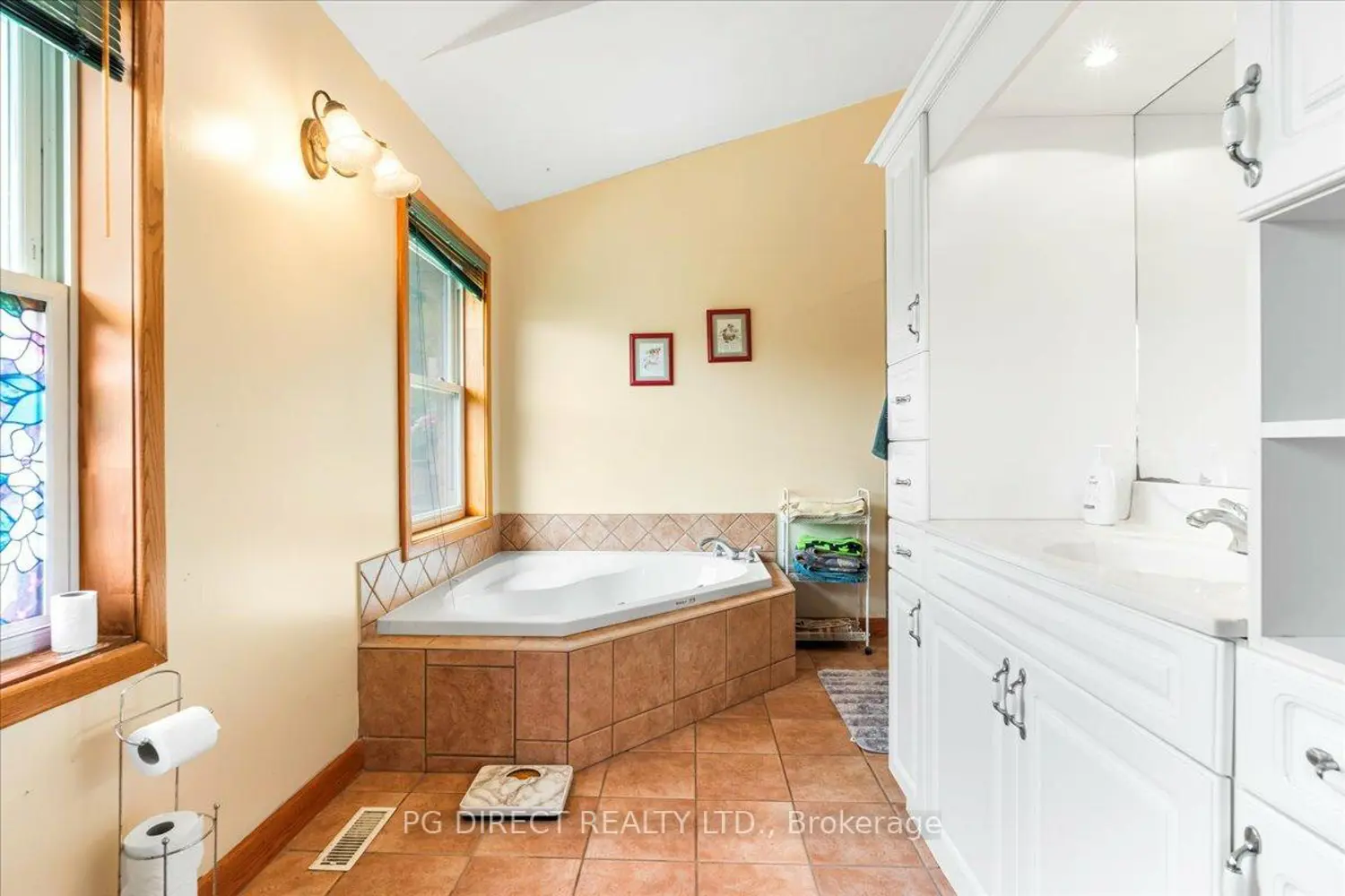 Additional image 13 of 10 Fraserglen Court