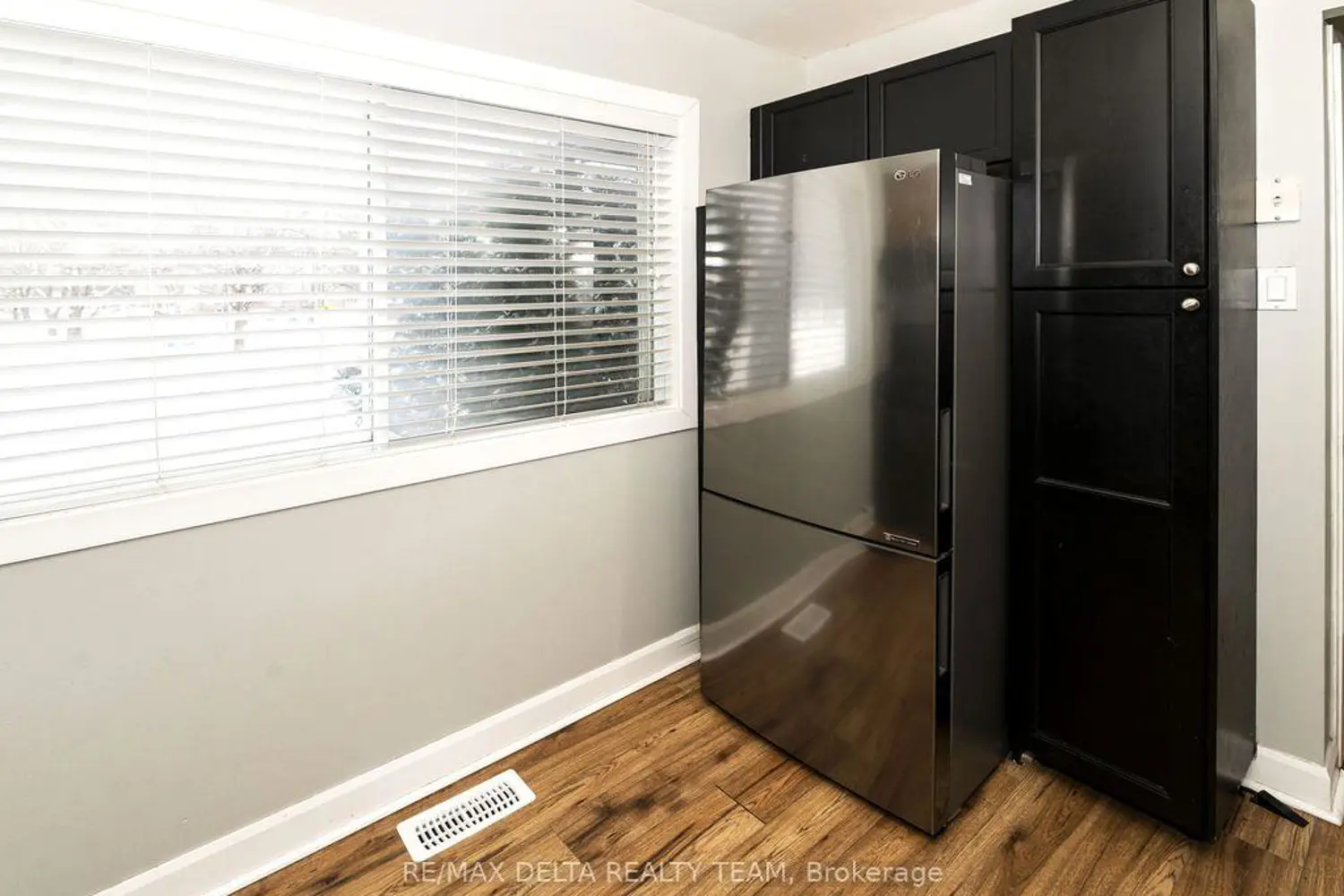 3024 Fairlea Crescent - photo 5