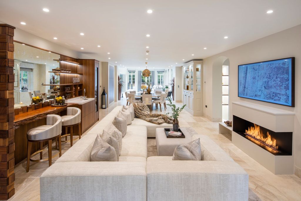 Additional image 3 of 6 bed detached house to rentStoke Wood, Stoke Poges SL2